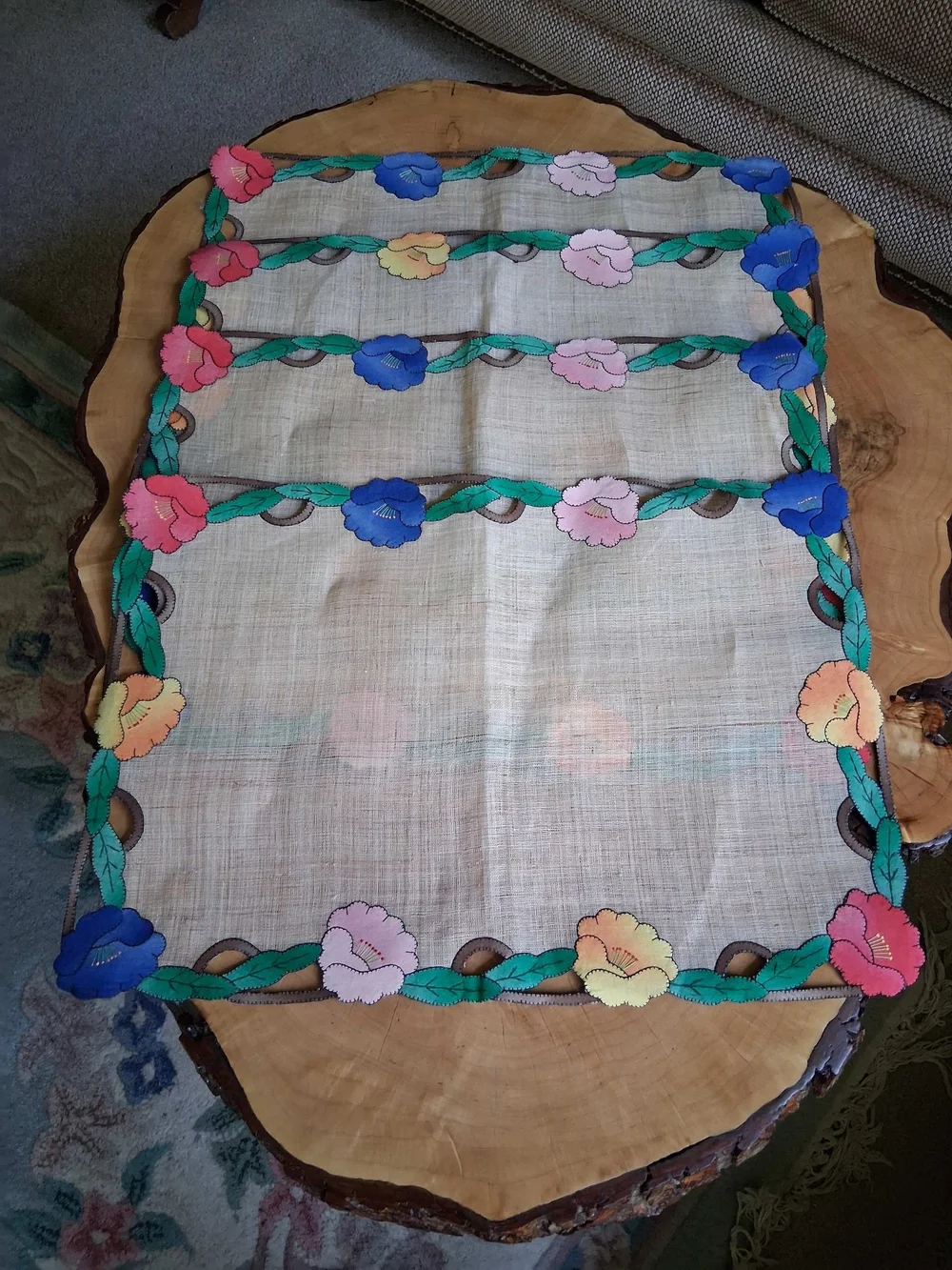 🌸🌼 Floral Appliqué Linen Placemats Set of 4